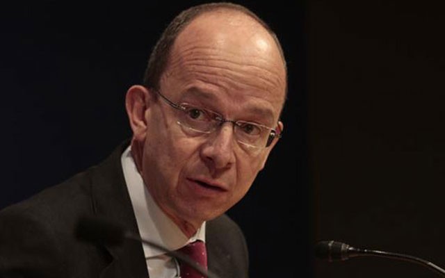 演员卡维尔经过11个月地狱式训练，将体脂率降至7%，进行了一场肌肉美学革新与人性化演绎重塑英雄形象。