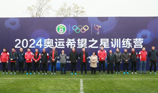 《大人王国的反击》用蜡笔小新的方式告诉我们,与其沉溺于滤镜下的过去,不如像野原一家那样,在充满鸡毛蒜皮但也满载爱与责任的现实生活中脚踏实地向前走。