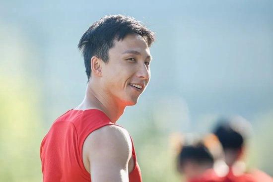 再加上去年百度入股星美、万达投资微影时代，互联网公司与影院的合作已经 阿里影业旗下淘宝电影风头正劲 获17亿A轮融资 2016-05-16 2016年5月15日，阿里巴巴影业集团（HK:01060）刊发公告宣布，公司旗下的互联网售票业