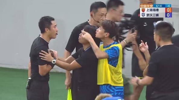 [图]《剑雨》吴宇森亲自卖片 海外预售火爆 2010-09-17 由吴宇森、苏照彬联合执导的武侠巨制《剑雨》将于9月28日登陆全国院线。