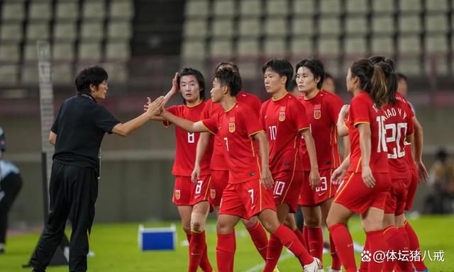 3月31日，电影频道联合小红书在浙江杭州推出“REDGALA春天开幕式”，并于风景如画的西湖景区开启超6小时的春日直播。