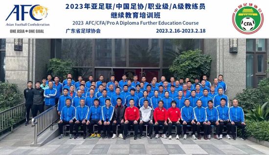 02“憨豆”现场即兴发挥虽然剧本有详细设定，但“憨豆”艾金森在片场常常进行大量的即兴创作，尤其是在那些没有台词的、依赖肢体语言的滑稽场景中。