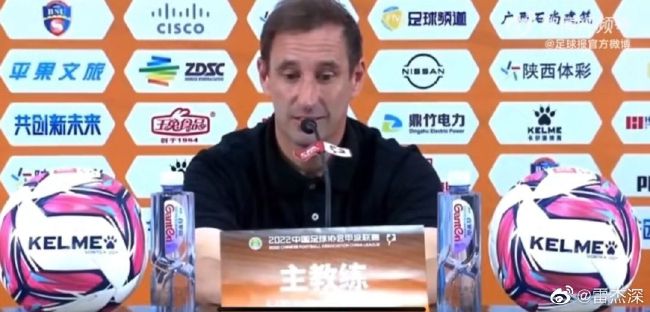有消息人士向《TMZ》透露,扎克·埃夫隆当时被两名员工发现在泳池里,随即被拖出水中,紧急送医。