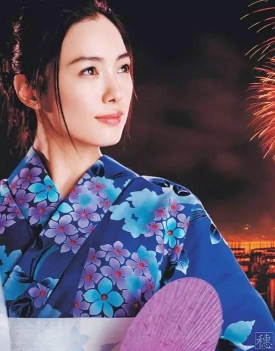 与之相对，《情圣3》则高举“爆笑贺岁，喜迎新年”的旗帜，直言不讳地担当起压力释放的出口。