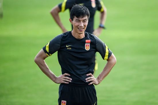蓝羽:剧组现场应该是一个很欢乐的氛围吧。