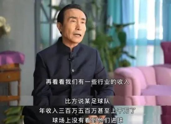 从数张幕 阿汤哥博命拍《碟中谍4》 赤身吊威亚异常惊险 2010-10-07 48岁的阿汤哥，10月6日在布拉格拍摄动作新片《碟中谍4》。