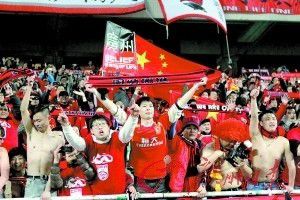 这部被誉为“国漫之光”的作品,原作本就硬核,大漠狂沙、刀光剑影,随便一帧都是壁纸。