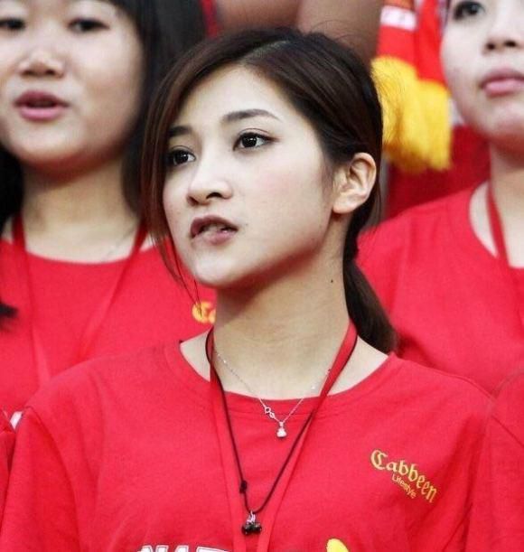 这条重生之路没有想象中那么简单，她还是会遭到社会的排斥和歧视的眼光——当酒店保洁时，酒店老板和客人污蔑她偷窃财物，当众羞辱要求搜身，高月香不受屈辱，直接回击。