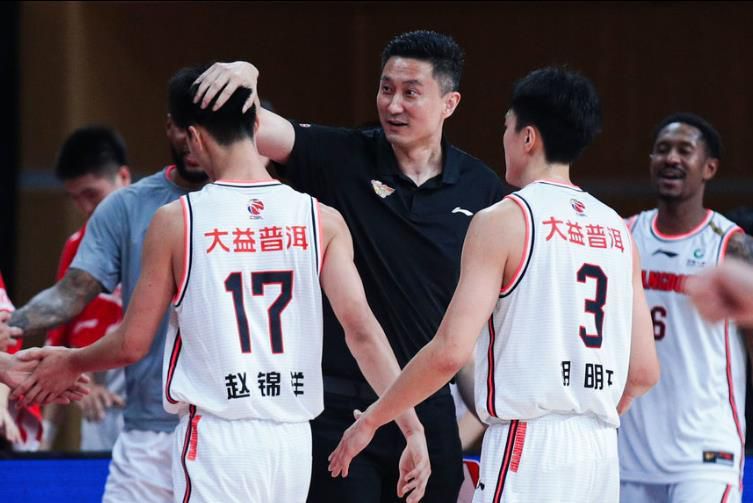 《我和我的家乡》稳居榜首，单日票房5578万，累计票房达24.57亿。