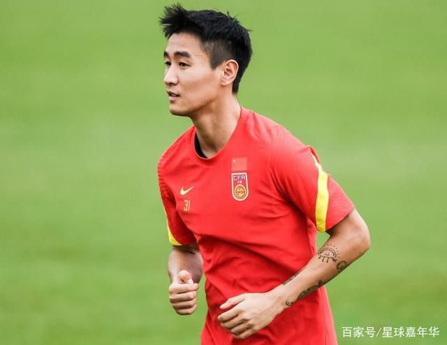 River Walk载歌载舞,气势如虹将传统风情与现代赛事的深度融合一年一度的“冰雪那达慕”盛大开幕点击观看精彩视频冰尜在鞭子抽打间旋转滑行同心协力滑动冰上龙舟寒风中拉弓瞄准箭无虚发在欢呼与哈气成霜的画面里感受传统与现代的精彩碰撞点击观看精彩视频一旁的“城市蒙古包”里藏着地道的风味与匠心星推官们跟着美食匠人学做特色奶皮子卷DIY网红顶流美食奶皮子糖葫芦品味奶香与甜蜜的交织碰撞点击观看精彩视频 在手作匠人的指导下星推官们还体验了内蒙古非遗技艺羊毛毡的制作过程从毛线变身“冰雪精灵”雪鸮一针一线间是非遗传承也是指尖上的游牧温度点击观看精彩视频 感受完那达慕的热血怎能错过冰雪英雄会的速度与激情 星推官化身热血车手体验雪地摩托的狂飙时速点击观看精彩视频全国首个“冰锅炖小车”项目更是创意拉满参与者需驾驶越野车在40米直径、10米深的冰砖“冰锅”里完成漂移脱困既是技巧的考验也是胆量的挑战每一帧,都是动作大片现场 点击观看精彩视频日暮西沉,美食盛宴早已满屋飘香手把肉、黄河大鲤鱼、烤羊排、乌日莫原汁原味的草原美食犒劳着远道而来的旅客 伴随长调,回味旅程,照片已贴满手账伊敏河哺育着海拉尔人更滋养每一个抵达的灵魂河在城中,城在景中一步一景,皆是电影第二站·牙克石不是北极去不起,而是牙克石更有性价比全年积雪期199.