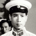 该片主演玛丽昂·歌迪亚身穿几何花纹礼裙知性出场，与主演杰昆·菲尼克斯登对亮相。