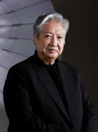 电影《穿普拉达的女王2》将在纽约和意大利取景，影片已定档2026年5月1日在北美上映。