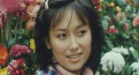 宽松黑衫难掩丰腴 2014-12-01 11月30日，徐熙媛（大S）产后正复出开工，虽瘦身有成效，但身材没有完全恢复，双下巴明显。