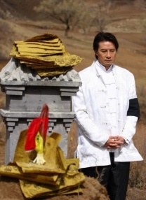歌手何 屈楚萧疑否认出演《情书》 狠斥造谣者是“渣滓” 2019-04-23 4月23日，屈楚萧在社交账号上发文，疑似回应近日网传的“出演中国版《情书》”一事。