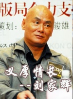 吴奕光举例：“例如《好东西》，整个场景都在屋子里面拍摄，全部预设好，通过Pad和控台，迷你需要什么样的色温、什么样的场景，一个个调出来，很快、很便捷，很高效就完成这样的控制。