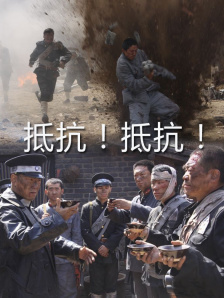 另一组照片中，朱一龙休闲风穿搭清凉随性，夏日乘船出海，留 不变的友情！