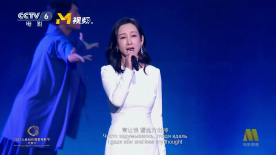 《北回归线》主题曲曝光 高晓松打造《九月鹰飞》 2014-09-23 由著名音乐人、电影导演，词曲作者高晓松监制，人气偶像李治廷、《High歌》女王黄龄和湖南卫视著名主持人吴昕联袂主演的爱情喜剧《北回归线》将10月17日全国公映。