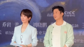 妮可·基德曼和老公凯斯·厄本亮相红毯不停秀恩爱，凯蒂·派瑞闪亮外套露蛮腰，“抖森”汤姆·希德勒斯顿也穿灰色西装笔挺亮相。
